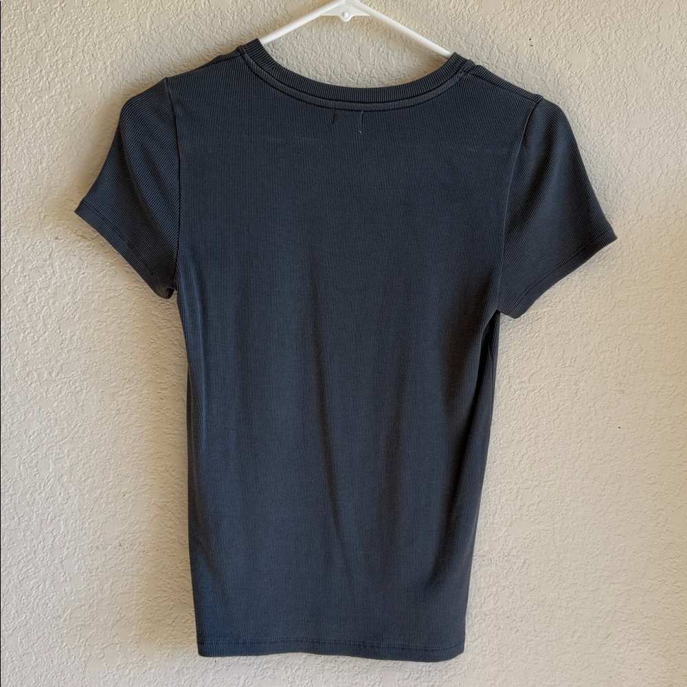 Aritizia Ribbed T-shirt in Gray - Picture 3 of 4